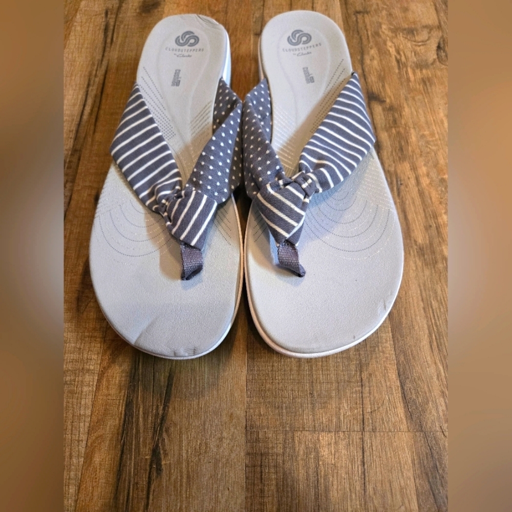 Clarks Cloudsteppers  Arla Glison Grey Flip Flop Wedge Sandals Women’s Size 12M